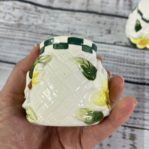Vintage Youngs Salt & Pepper Shaker Set Magnolia Flower Country Farmhouse Yellow - Picture 4 of 9